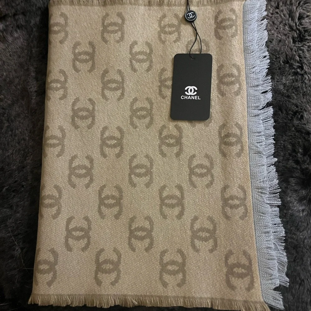 Chanel Cashmere & Silk Scarf in Beige &Tan with Gradient Pattern. - Picture 8 of 8